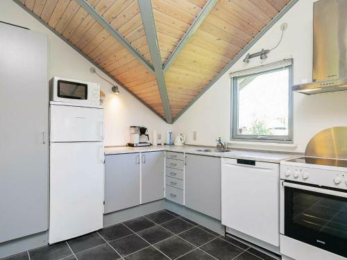 Three-bedroom Holiday Home In R�dby 33