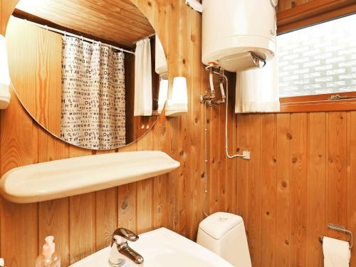 Three-bedroom Holiday Home In Struer 1