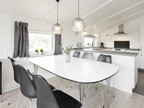 Four-bedroom Holiday Home In Vejers Strand 2