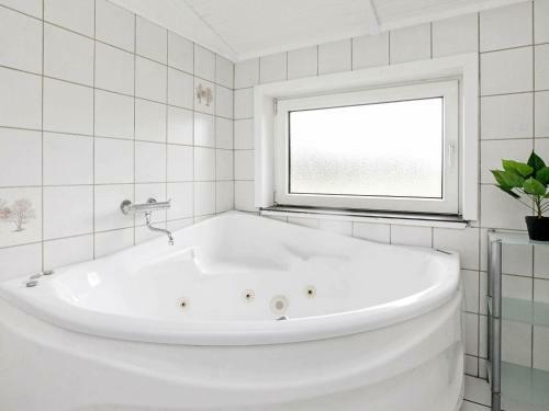 Four-bedroom Holiday Home In Vejers Strand 2