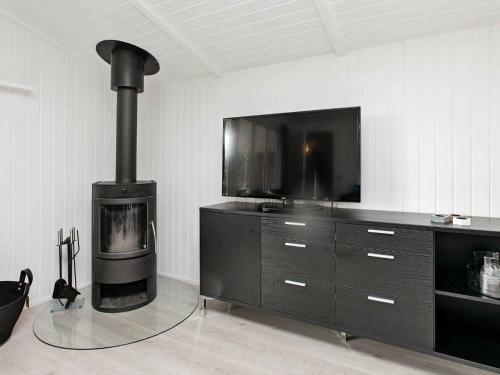 Four-bedroom Holiday Home In Vejers Strand 2