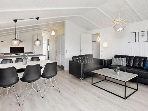 Four-bedroom Holiday Home In Vejers Strand 2