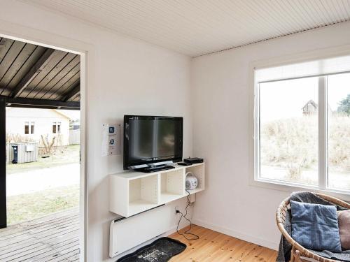 Two-bedroom Holiday Home In Vejers Strand 4