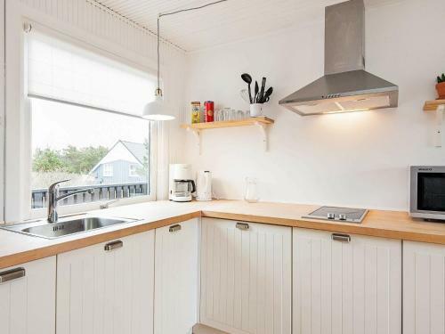 Two-bedroom Holiday Home In Vejers Strand 4