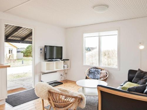 Two-bedroom Holiday Home In Vejers Strand 4