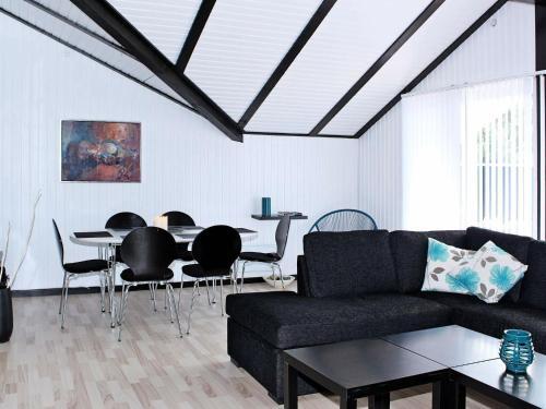 Three-bedroom Holiday Home In Vejers Strand 10