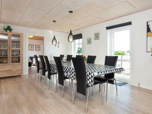 Five-bedroom Holiday Home In Fur 2