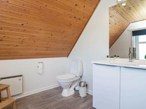 Five-bedroom Holiday Home In Fur 2