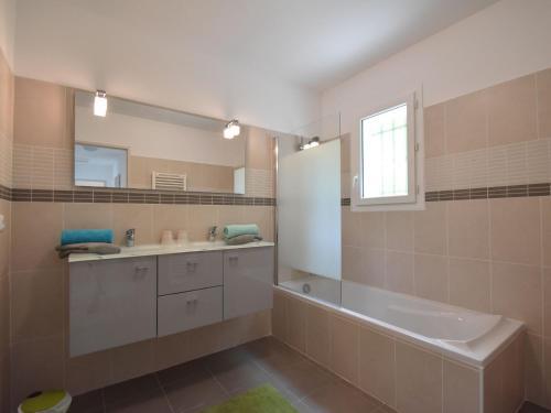 Pleasing Villa In Artignosc-sur-verdon With Swimming Pool