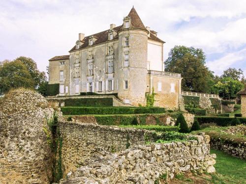 Cozy Cottage In Bourgnac With Jacuzzi