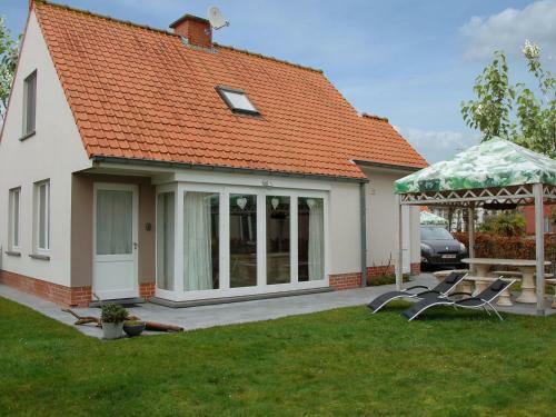 Quaint Holiday Home In Groffliers With Swimming Pool
