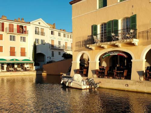 Holiday Home Capri (Pog125)