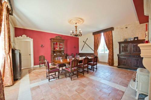 Agroturismo Jaulnay Chateau Sleeps 14 Pool Wifi