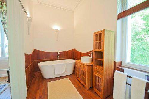 Agroturismo Jaulnay Chateau Sleeps 14 Pool Wifi