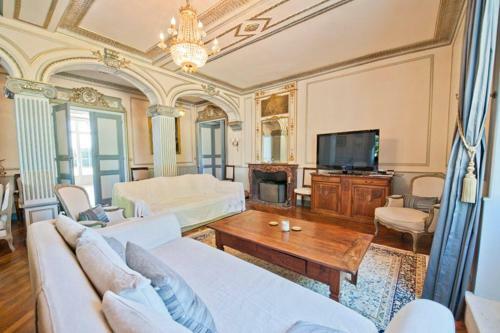 Agroturismo Jaulnay Chateau Sleeps 14 Pool Wifi