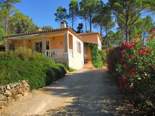 Spacious Holiday Home In Lorgues With Private Pool