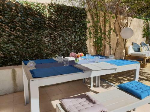 Charming Villa In Meounes-les-montrieux With Private Pool