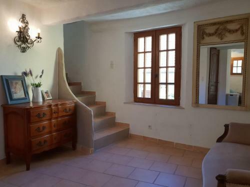 Charming Villa In Meounes-les-montrieux With Private Pool