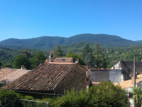 Charming Villa In Meounes-les-montrieux With Private Pool
