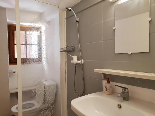Charming Villa In Meounes-les-montrieux With Private Pool