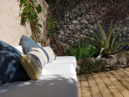 Charming Villa In Meounes-les-montrieux With Private Pool