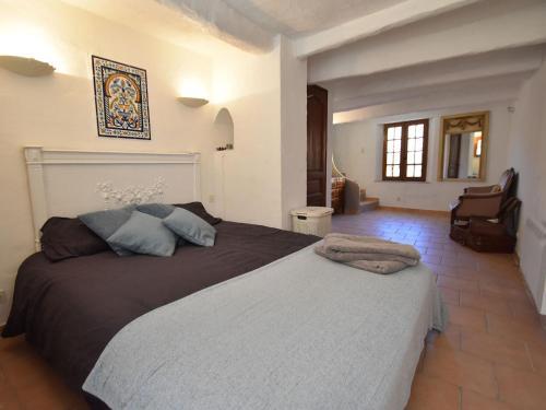 Charming Villa In Meounes-les-montrieux With Private Pool