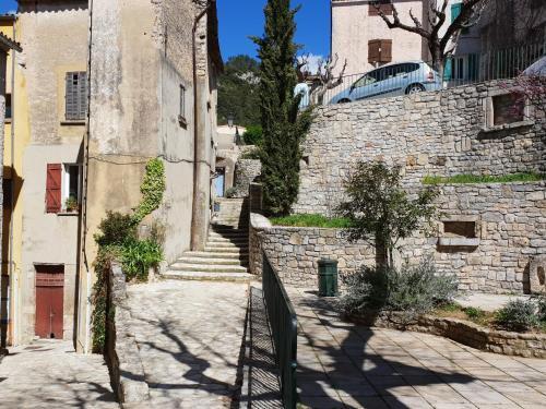 Charming Villa In Meounes-les-montrieux With Private Pool