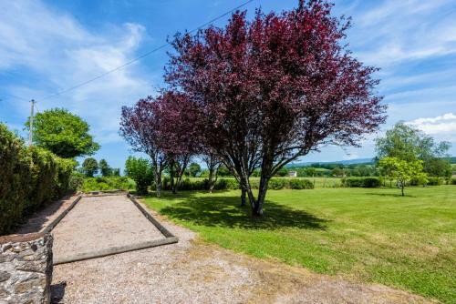 Moulins-engilbert Villa Sleeps 10 Pool