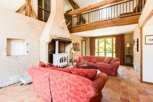 Moulins-engilbert Villa Sleeps 10 Pool
