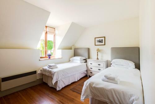 Moulins-engilbert Villa Sleeps 10 Pool