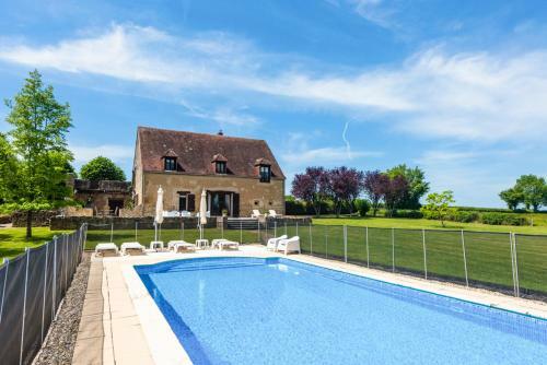 Moulins-engilbert Villa Sleeps 10 Pool
