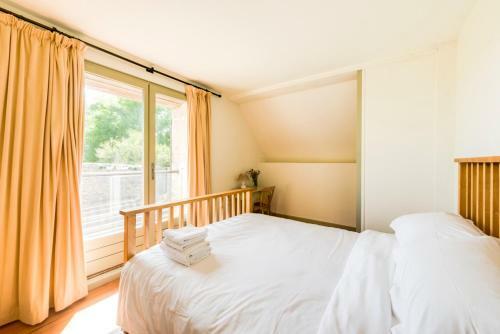 Moulins-engilbert Villa Sleeps 10 Pool