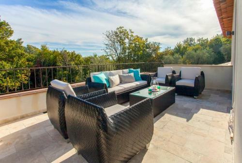 Opio Villa Sleeps 8 Pool Air Con Wifi