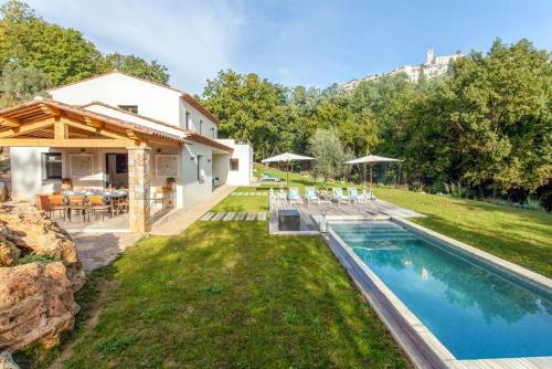 Opio Villa Sleeps 8 Pool Air Con Wifi