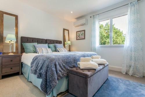 Opio Villa Sleeps 8 Pool Air Con Wifi