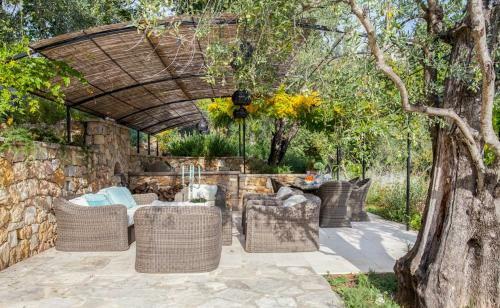Opio Villa Sleeps 8 Pool Air Con Wifi