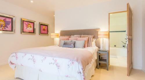 Opio Villa Sleeps 8 Pool Air Con Wifi