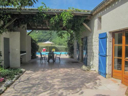 Villa Cosy Holiday Home With Shared Heated Pool And Stunning Views.