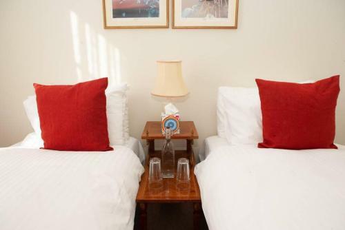 Spacious 2 Bedroom Apartment In Old Crescent