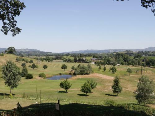 Hollies Lodge