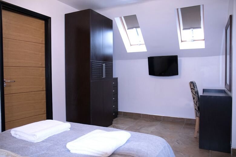 Bed & Breakfast Atz&h Inn