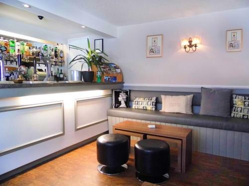 Queens Head Hotel
