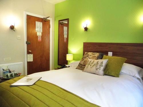 Queens Head Hotel