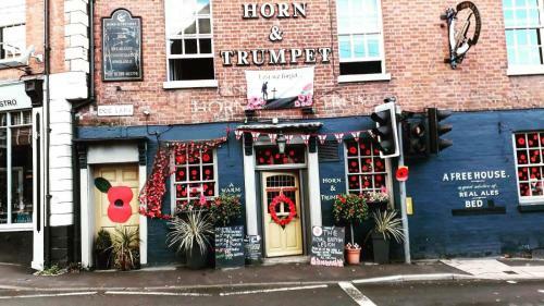 Hostal Horn And Trumpet
