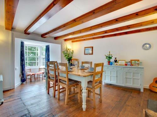 Vintage Holiday Home In Blisland Cornwall With A Garden