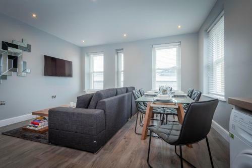 Gordon Moon Suites Bolton Centre Apartments