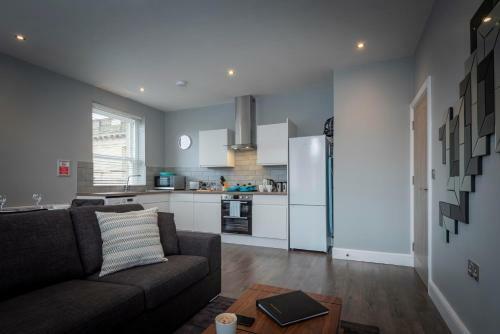 Gordon Moon Suites Bolton Centre Apartments