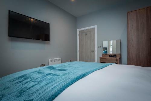 Gordon Moon Suites Bolton Centre Apartments