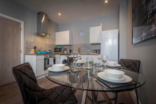 Gordon Moon Suites Bolton Centre Apartments