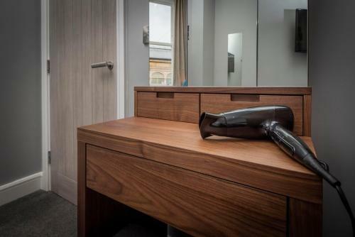 Gordon Moon Suites Bolton Centre Apartments